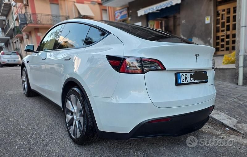 Usata Tesla Model Y Long Range AWD 378 kW (514 CV) 2023 Bianco SUV