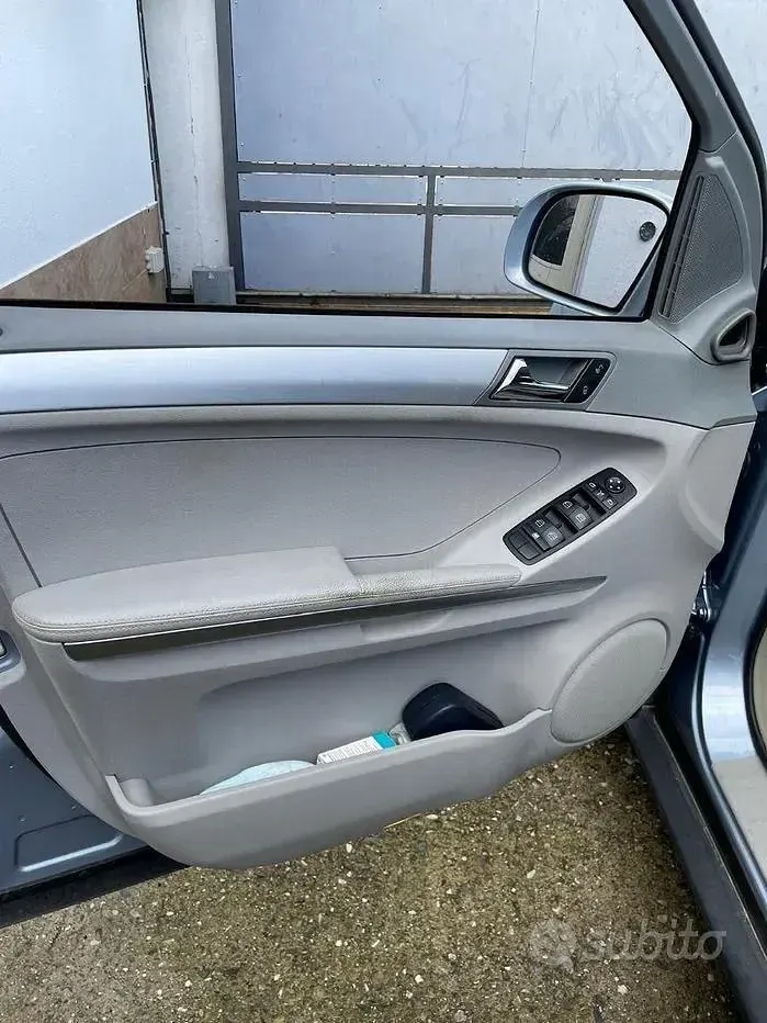 Usata Mercedes ML320 224 CV (164 kW) 2007 Bluazzurro SUV