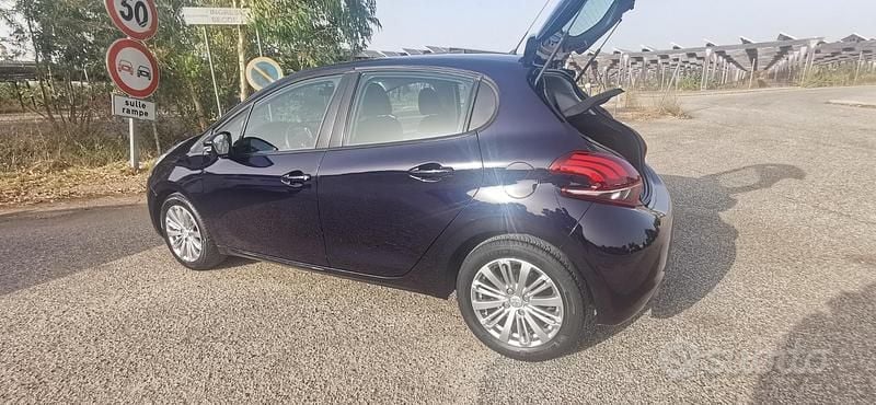Usata Peugeot 208 75 CV (55 kW) 2017 Blu Utilitaria