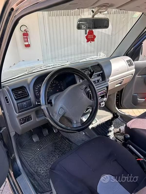 Usata Suzuki Jimny 82 CV (60 kW) 2002 Nero SUV