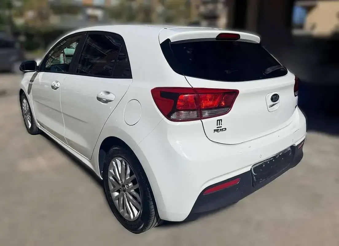 Usata Kia Rio 90 CV (66 kW) 2017 Bianco Berlina