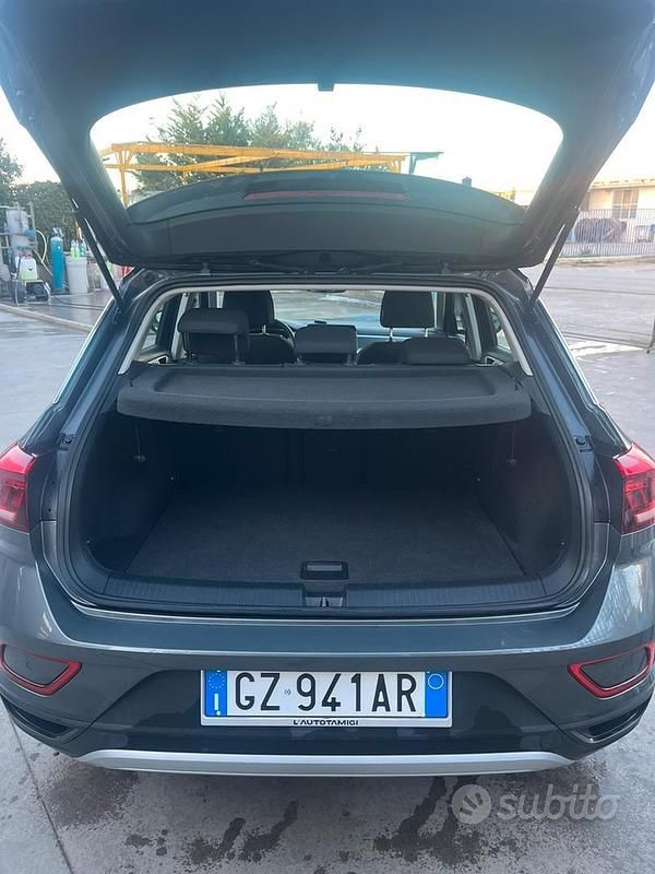 Usata VW T-Roc Life 150 CV (110 kW) 2023 Grigio SUV