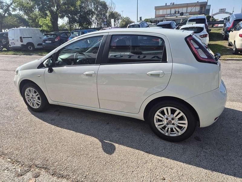 Usata Fiat Punto Lounge 77 CV (56 kW) 2014 Bianco Utilitaria
