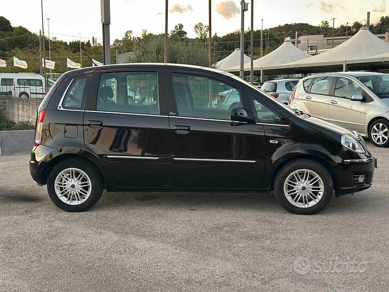 Usata Lancia Musa Gold 95 CV (69 kW) 2012 Nero Monovolume