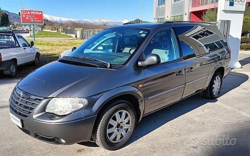 Usata Chrysler Grand Voyager Limited 150 CV (110 kW) 2005 Grigio Monovolume