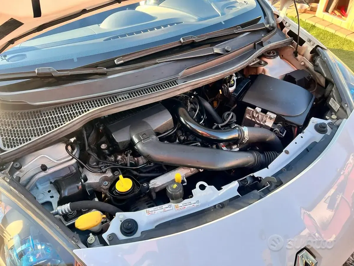 Usata Renault Wind 100 CV (73 kW) 2011 Bianco Cabrio