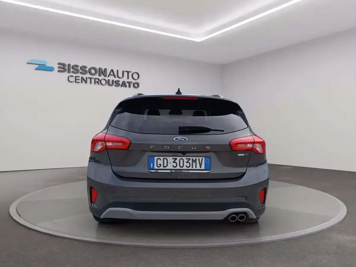 Usata Ford Focus Active 125 CV (91 kW) 2021 Grigio metallizzato Berlina
