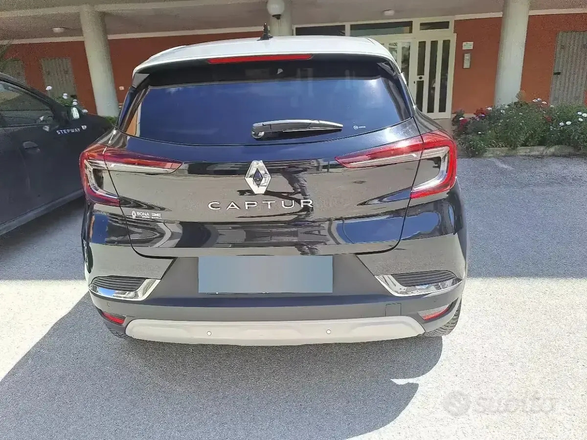 Usata Renault Captur Business 101 CV (74 kW) 2022 Nero SUV