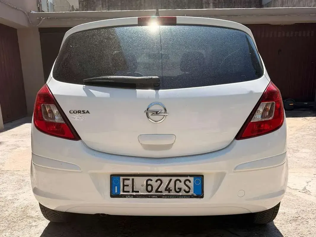 Usata Opel Corsa Edition 86 CV (63 kW) 2012 Bianco Utilitaria