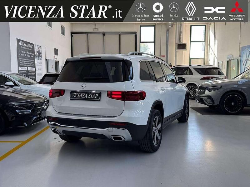 Usata Mercedes GLB180 116 CV (85 kW) 2024 Bianco polare SUV