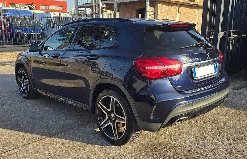 Usata Mercedes GLA200 Premium 136 CV (100 kW) 2018 Blu SUV