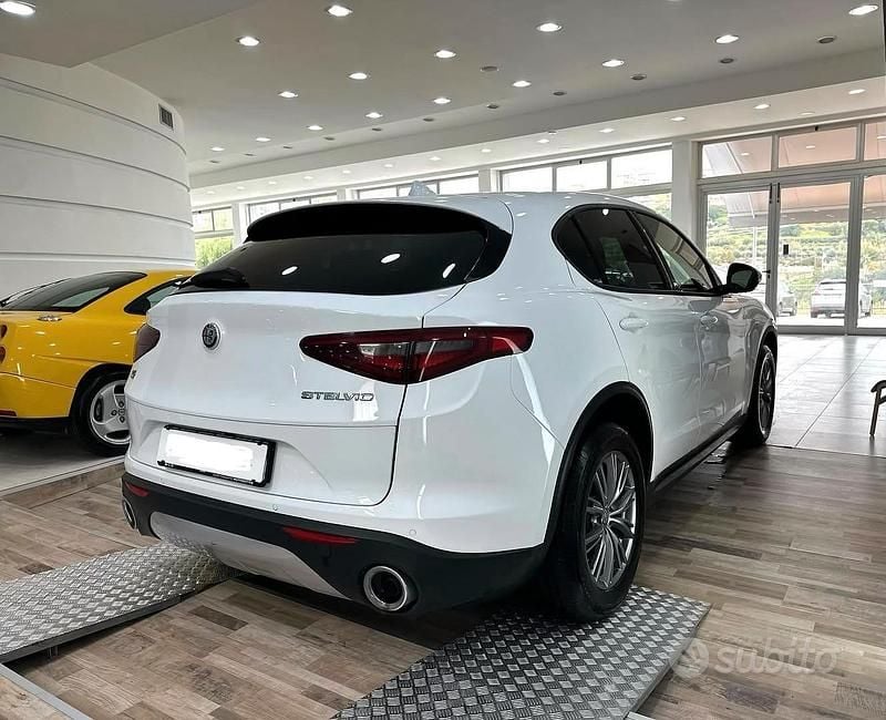 Usata Alfa Romeo Stelvio Executive 210 CV (154 kW) 2019 Bianco SUV