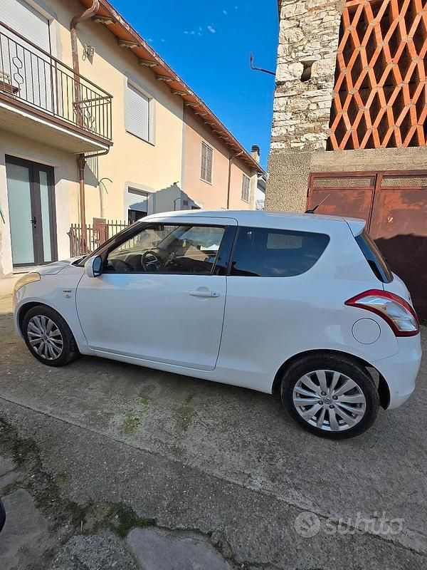Usata Suzuki Swift 75 CV (55 kW) 2013 Bianco Utilitaria