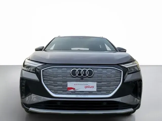 Käytetty Audi Q4 e-tron Advanced Plus 150 kW (204 HP) 2023 Harmaa Katumaasturi
