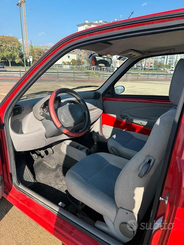 Usata Fiat 600 54 CV (39 kW) 2005 Rosso Utilitaria