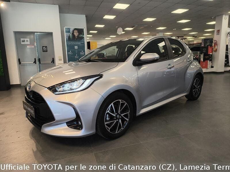Usata Toyota Yaris Hybrid Trend 115 CV (84 kW) 2022 Grigio Berlina