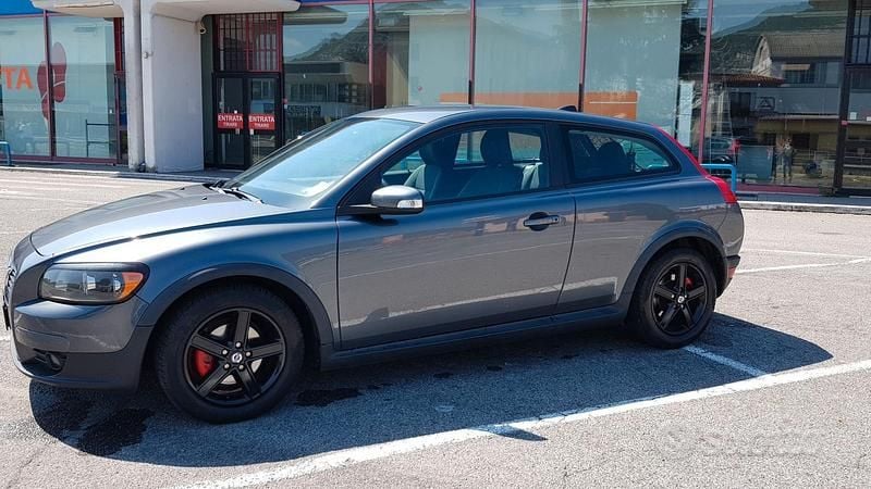 Usata Volvo C30 Kinetic 101 CV (74 kW) 2007 Marrone Utilitaria