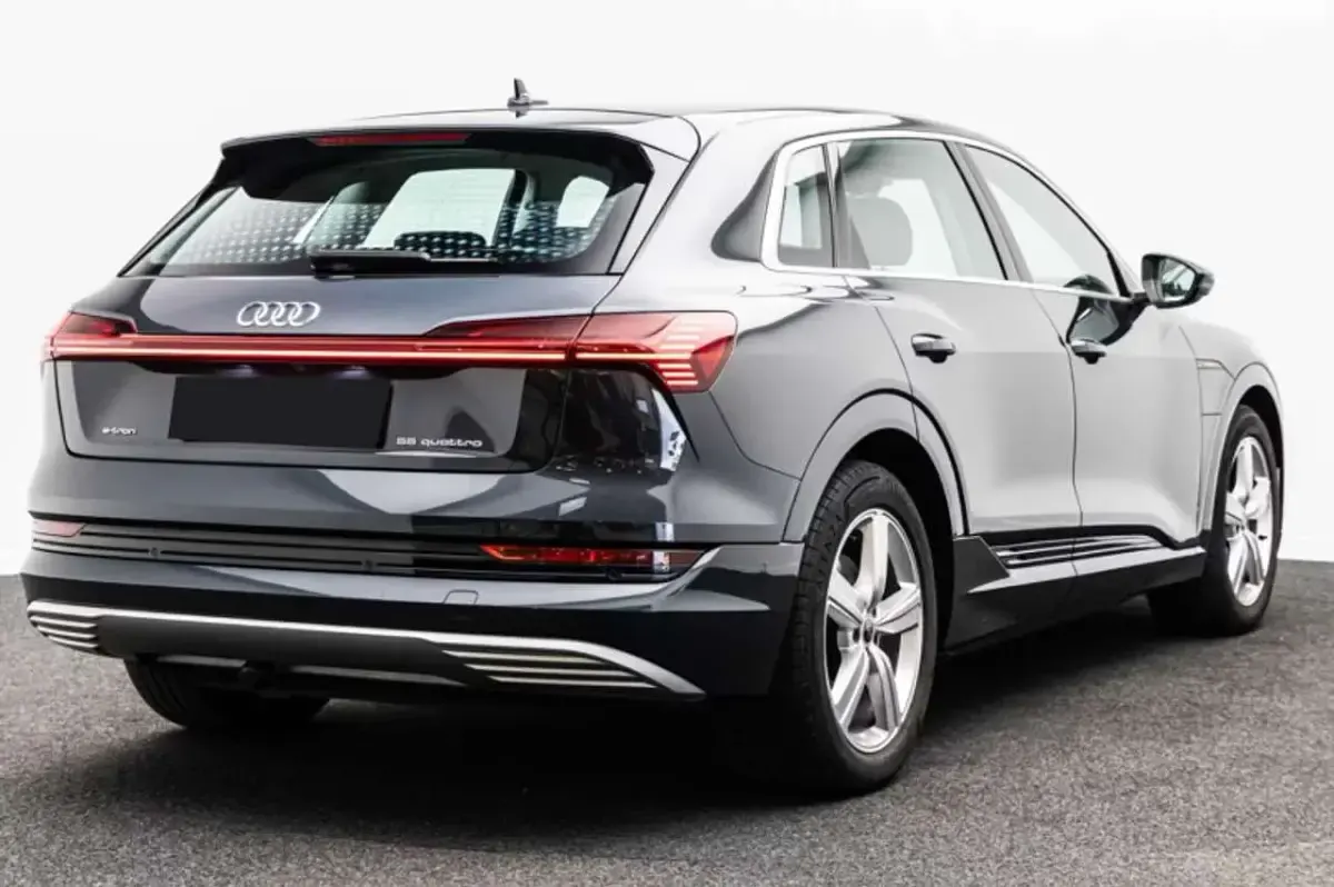 Usata Audi e-tron Business 158 kW (215 CV) 2023 Grigio SUV