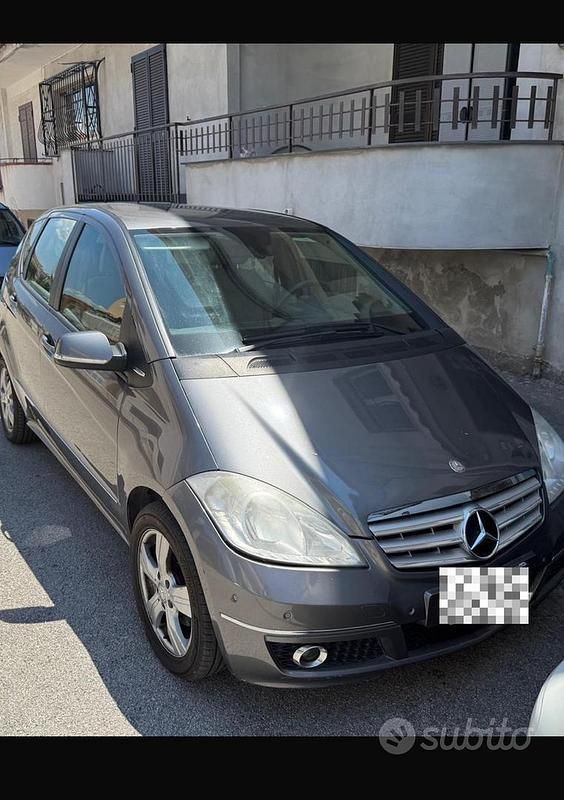 Usata Mercedes A180 116 CV (85 kW) 2009 Grigio Berlina