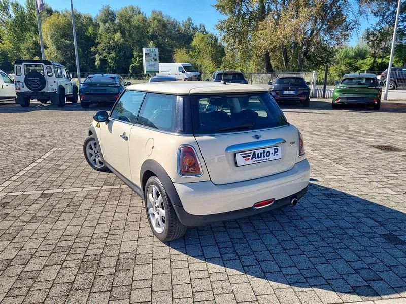 Begagnad Mini ONE 95 HK (69 kW) 2007 Vit Halvkombi