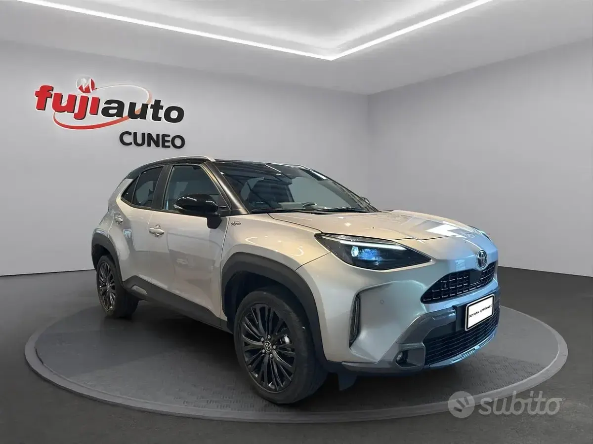 Usata Toyota Yaris Cross 116 CV (85 kW) 2022 Grigio SUV