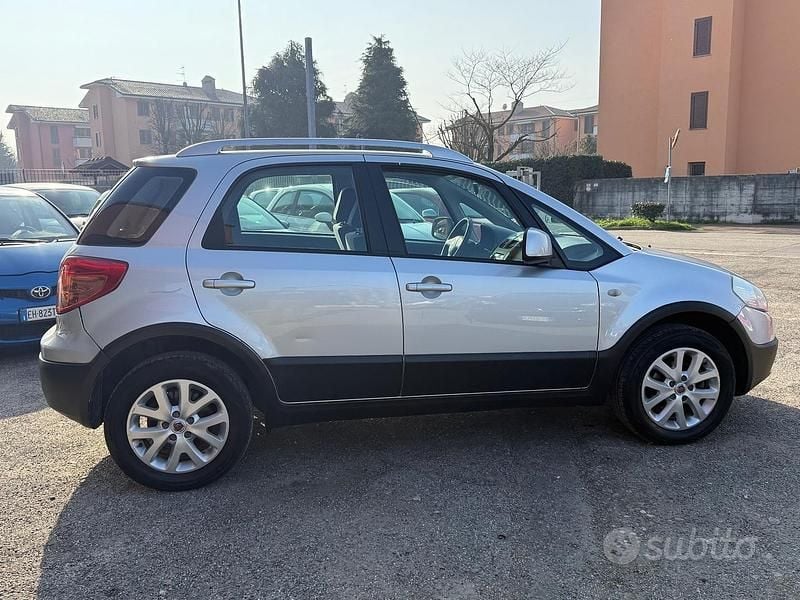 Usata Fiat Sedici 120 CV (88 kW) 2010 Grigio SUV