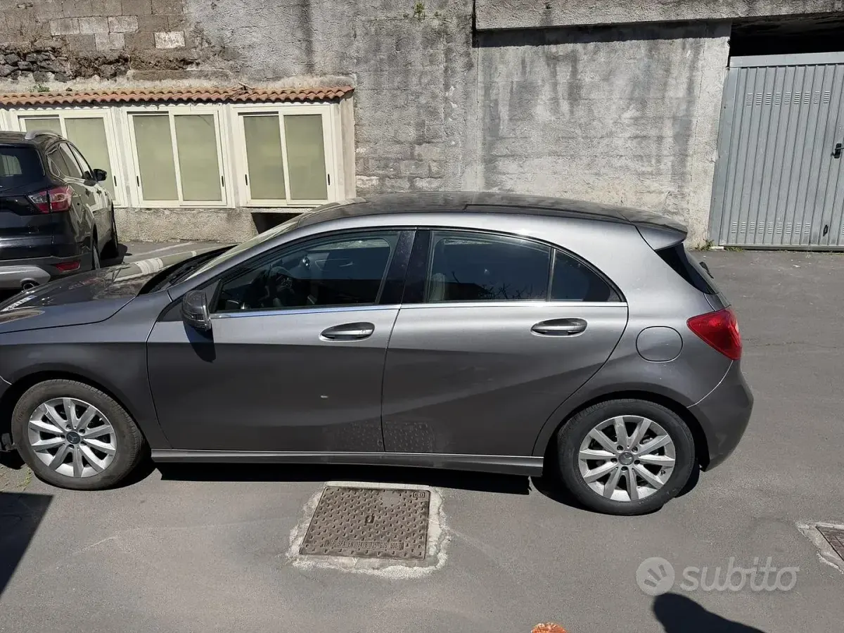 Usata Mercedes 180 109 CV (80 kW) 2015 Grigio Berlina