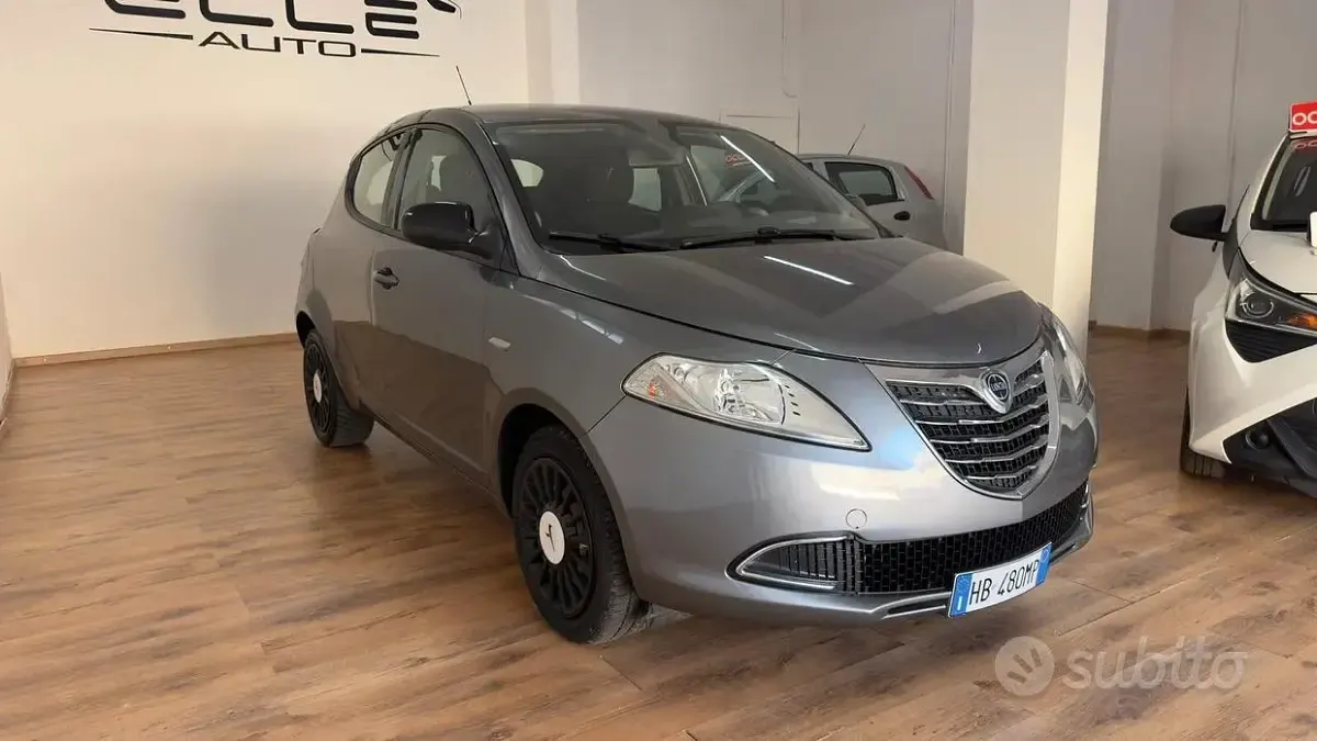 Usata Lancia Ypsilon 69 CV (50 kW) 2014 Grigio Utilitaria