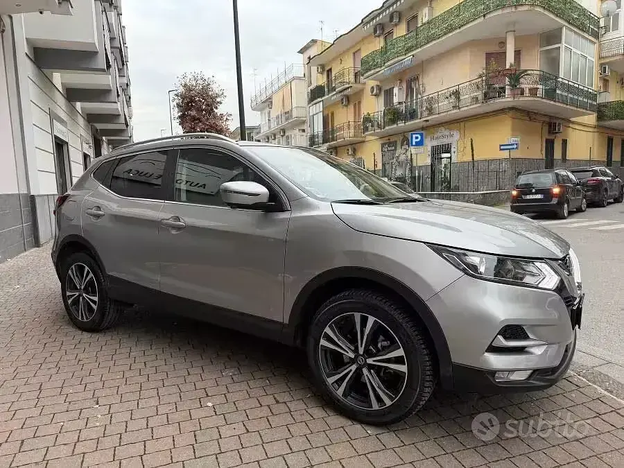 Usata Nissan Qashqai N-Connecta 140 CV (102 kW) 2021 Grigio SUV
