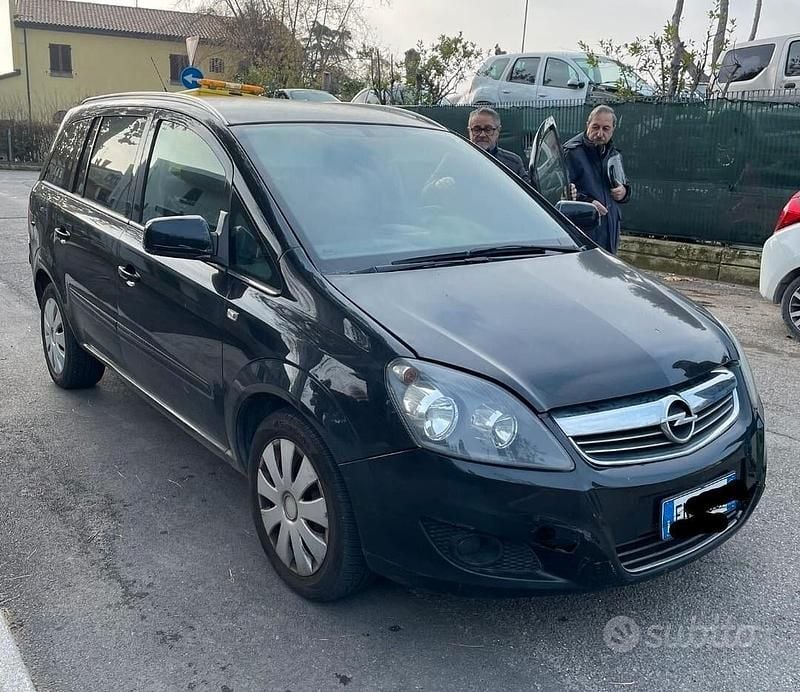 Nero Usata 2012 Opel Zafira Monovolume | 2990 € (Ottimo prezzo) - Immagine 1/4