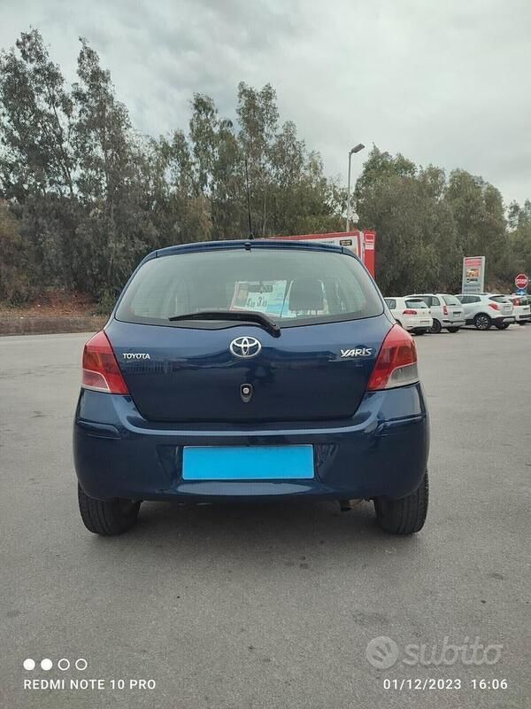 Usata Toyota Yaris 90 CV (66 kW) 2009 Blu Berlina