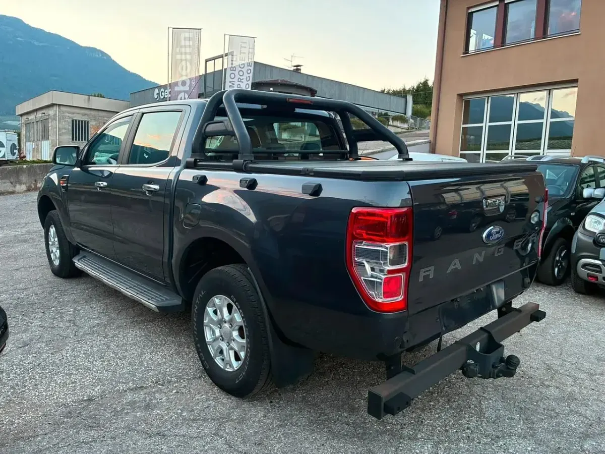 Usata Ford Ranger XLT 160 CV (117 kW) 2018 Grigio Pick-up