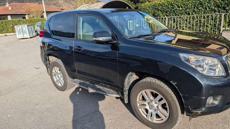 Usata Toyota Land Cruiser Executive 173 CV (127 kW) 2010 Blu/azzurro SUV