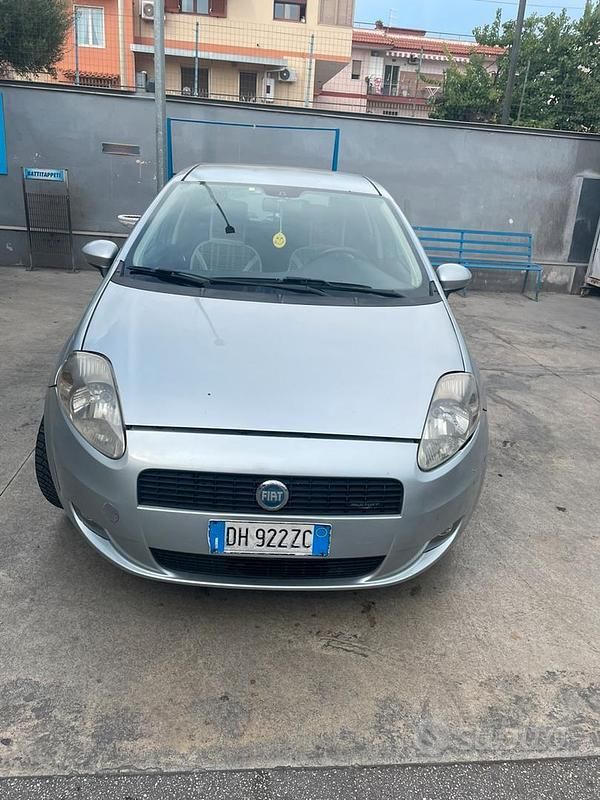 Usata Fiat Punto 90 CV (66 kW) 2003 Grigio Utilitaria