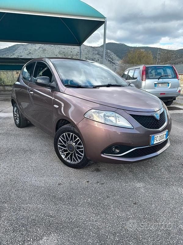 Usata Lancia Ypsilon Platinum 80 CV (58 kW) 2016 Utilitaria