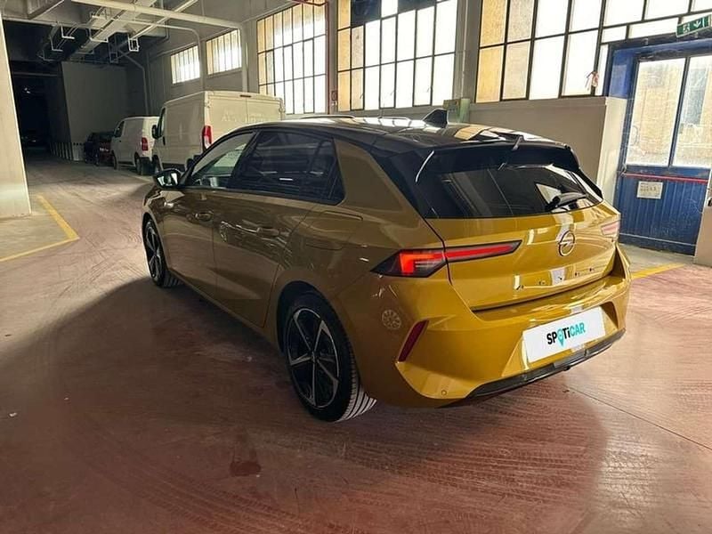 Usata Opel Astra Elegance 181 CV (133 kW) 2023 Giallo Berlina