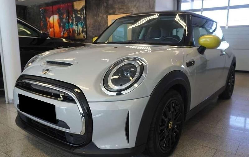 Usata Mini Cooper SE 135 kW (184 CV) 2021 White silver metallic Utilitaria