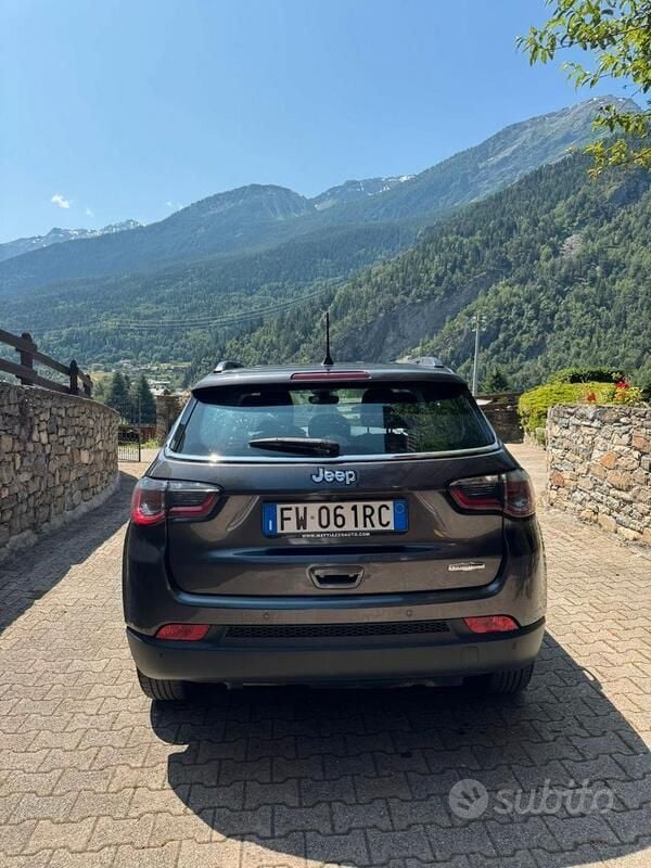 Usata Jeep Compass 120 CV (88 kW) 2019 Grigio SUV