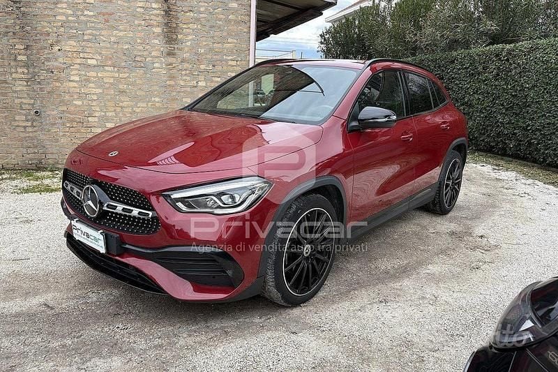 Usata Mercedes GLA200 Premium 150 CV (110 kW) 2023 Rosso SUV