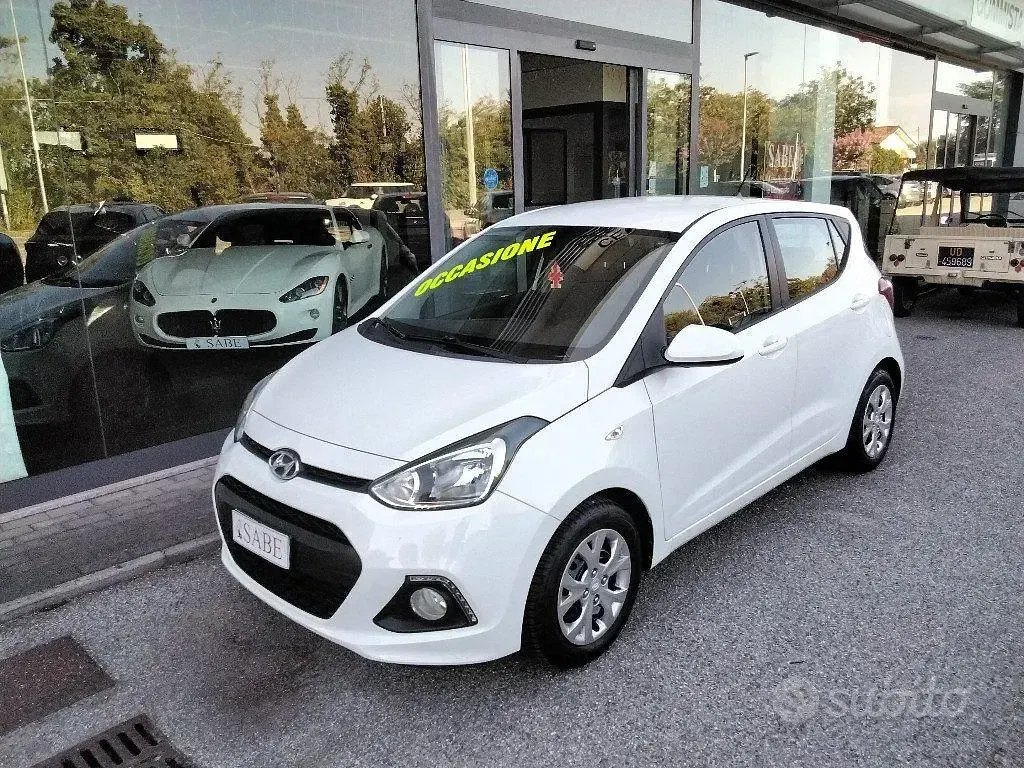 Usata Hyundai i10 67 CV (49 kW) 2016 Bianco Utilitaria
