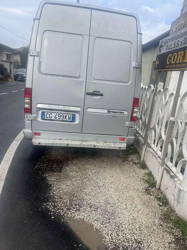 Usata Mercedes Sprinter 156 CV (114 kW) 2005 Grigio Furgone