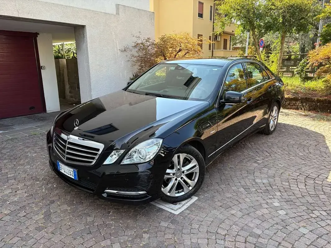 Usata Mercedes E220 Avantgarde 170 CV (125 kW) 2010 Nero Berlina