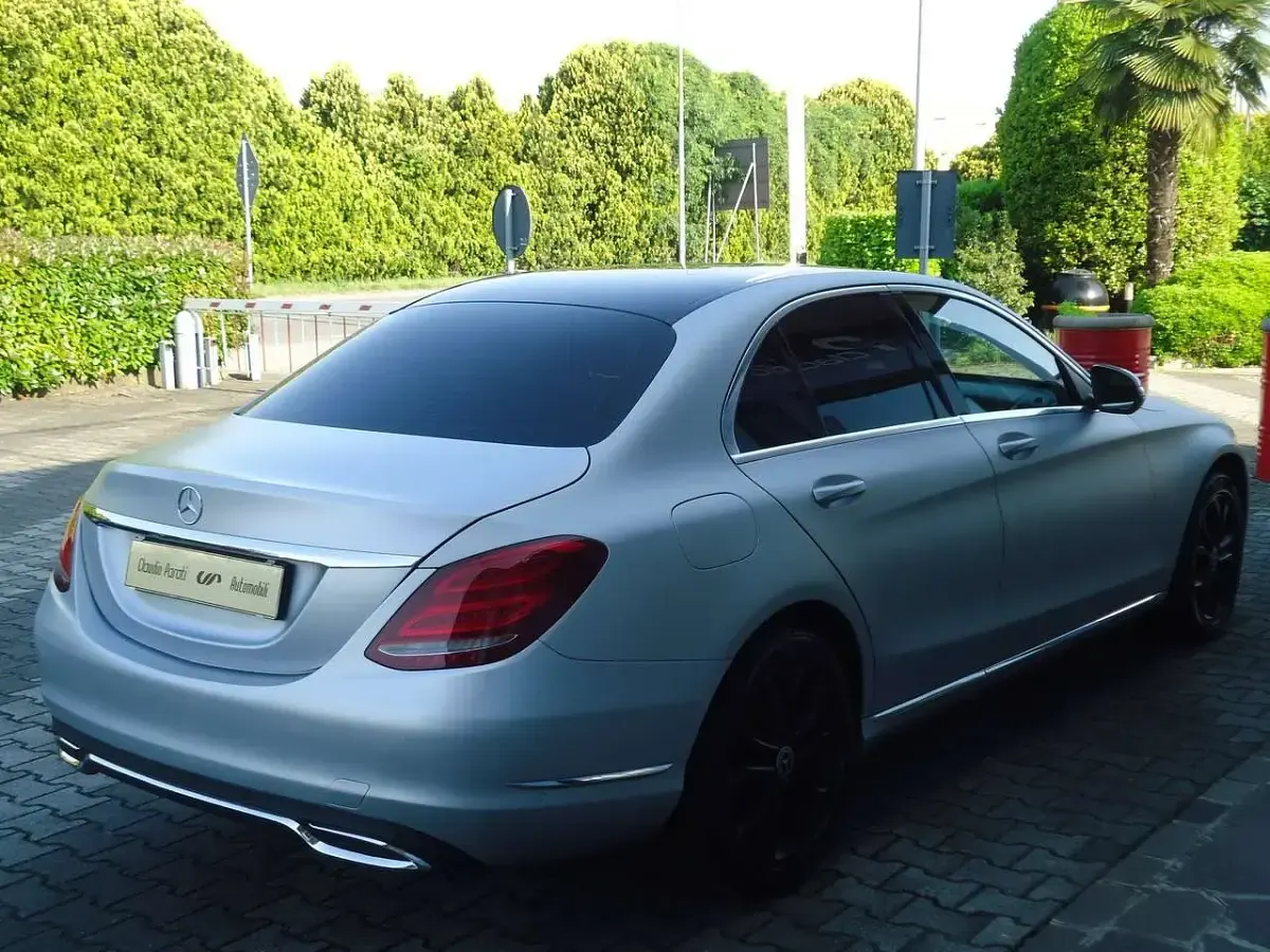 Usata Mercedes C220 170 CV (125 kW) 2014 Grigio opaco Berlina