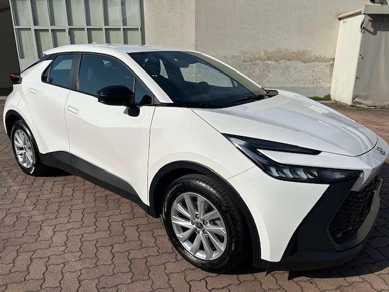 Usata Toyota C-HR Active 98 CV (72 kW) 2024 Bianco SUV