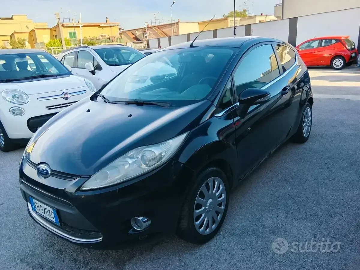 Usata Ford Fiesta Titanium 82 CV (60 kW) 2011 Nero Berlina