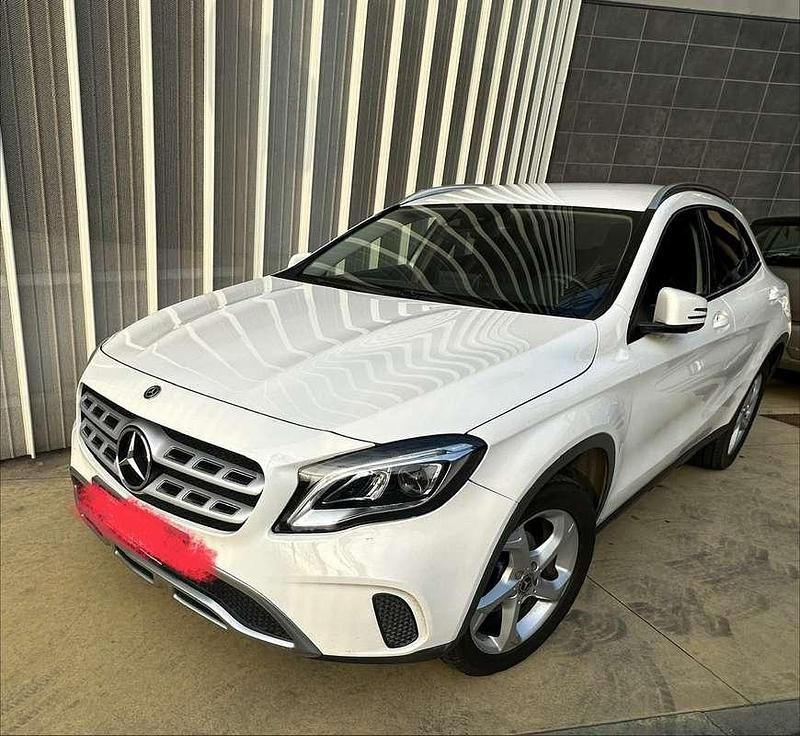 Usata Mercedes GLA180 Business 109 CV (80 kW) 2018 Bianco SUV