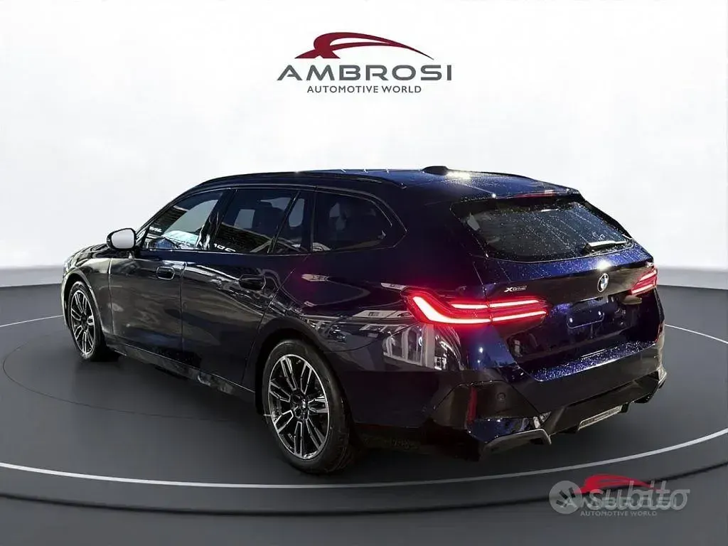 Nuova BMW 540 Comfort Edition 303 CV (222 kW) 2026 Tanzanite blue metallizzato Station wagon
