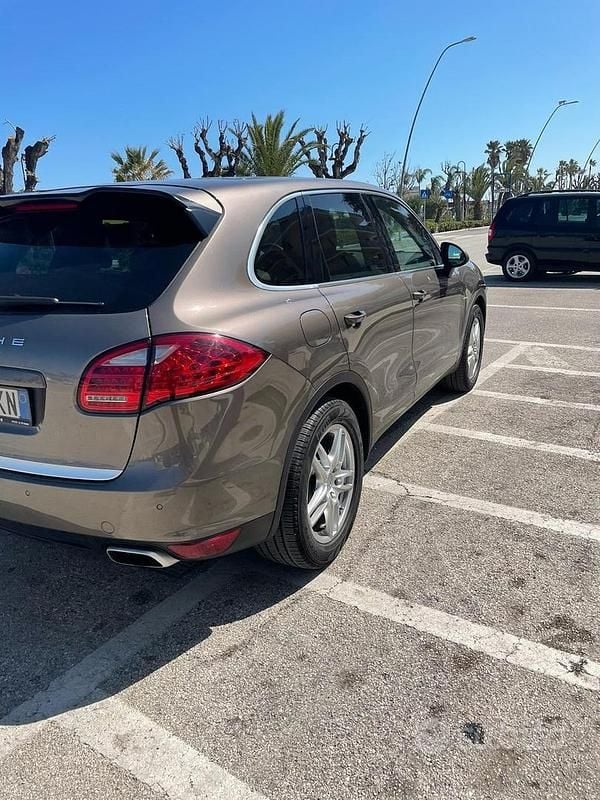 Usata Porsche Cayenne 245 CV (180 kW) 2012 Marrone SUV