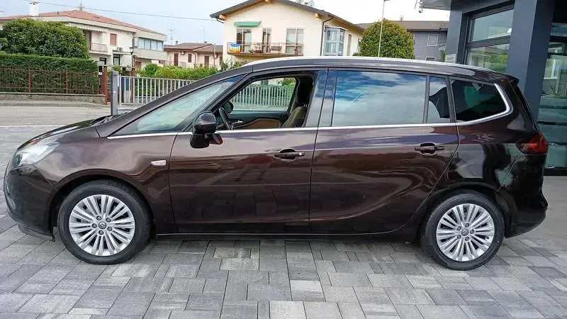 Usata Opel Zafira Tourer Cosmo 136 CV (100 kW) 2015 Mahogany brown Monovolume