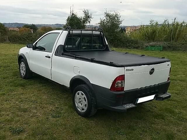 Usata Fiat Strada 85 CV (62 kW) 2007 Bianco Pick-up
